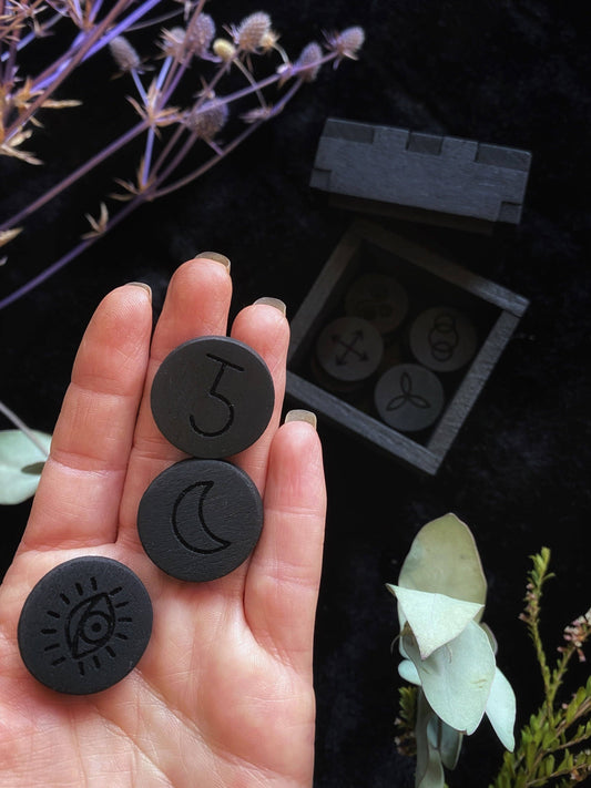 Witch’s Runes | Divination Set with Box | Onyx